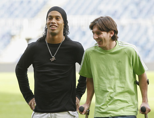 澎湃：泰州开建“苏超”冠军奖杯打卡点，预计12月上旬亮相（泰州启动“苏超”冠军奖杯打卡地标建设，预计12月上旬亮相）