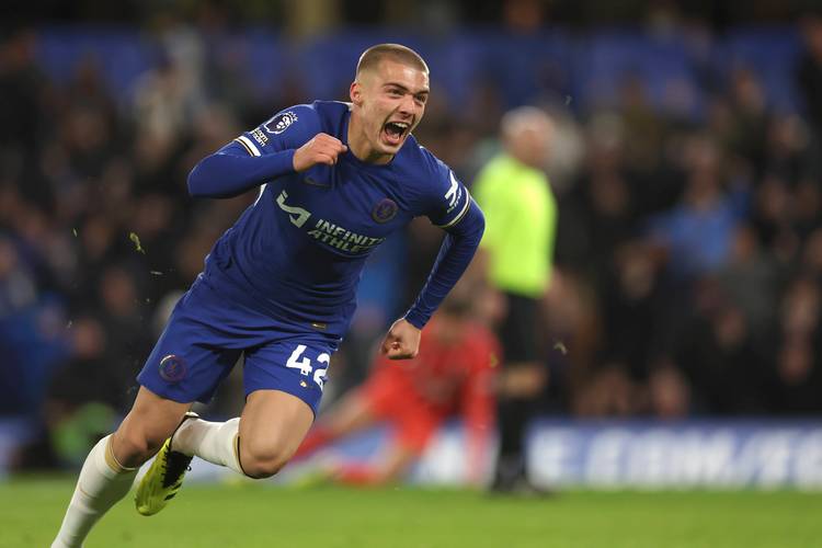 伤愈复出，卡瓦尼时隔两个月再次代表博卡出场并打进一粒点球（复出即破门：卡瓦尼两月后重返博卡并点射建功）