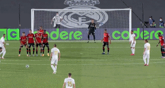 利物浦决定萨拉赫短期缺席比赛，斯洛特获管理层支持（利物浦确认萨拉赫将短期缺阵，斯洛特获高层力挺）