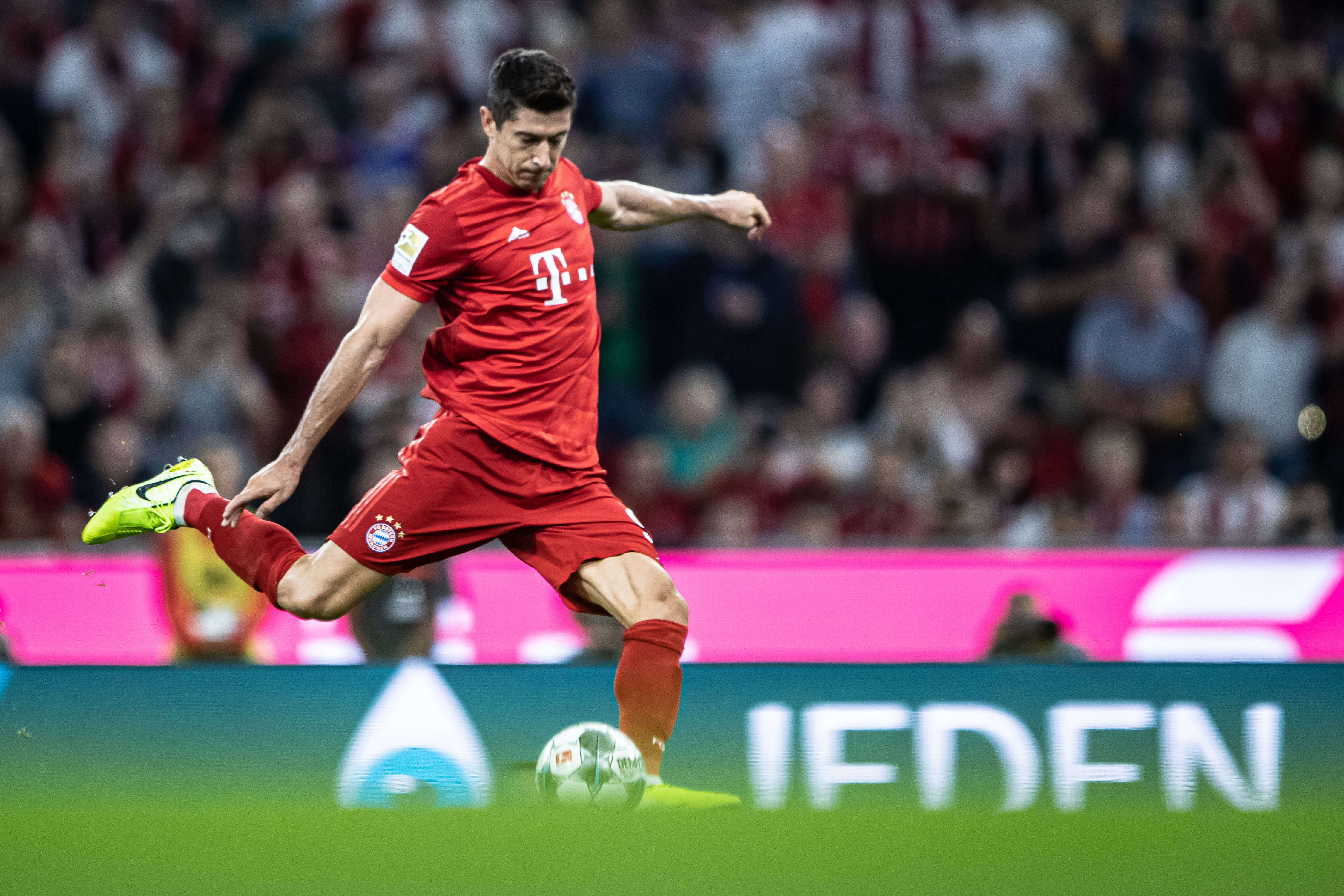 亚冠生死战：柔佛魔鬼主场围剿残阵海港 达席尔瓦PK奥斯卡成破局关键（亚冠生死局：柔佛魔鬼主场压迫残阵海港，达席尔瓦对决奥斯卡成胜负手）