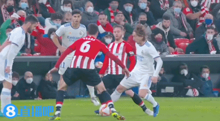 葡媒批评C罗：C罗应该为他的行为道歉，并对此感到羞愧（葡媒指责C罗：应为失当行为道歉并深感羞愧）