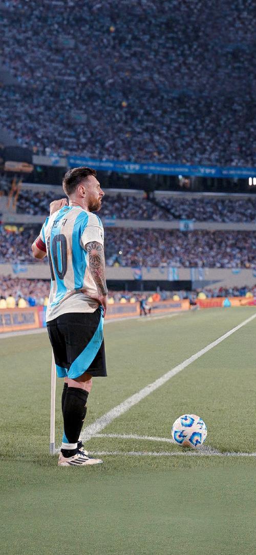 荣耀时刻，姆巴佩领取皇马11月最佳球员奖（姆巴佩荣膺皇马11月最佳球员）