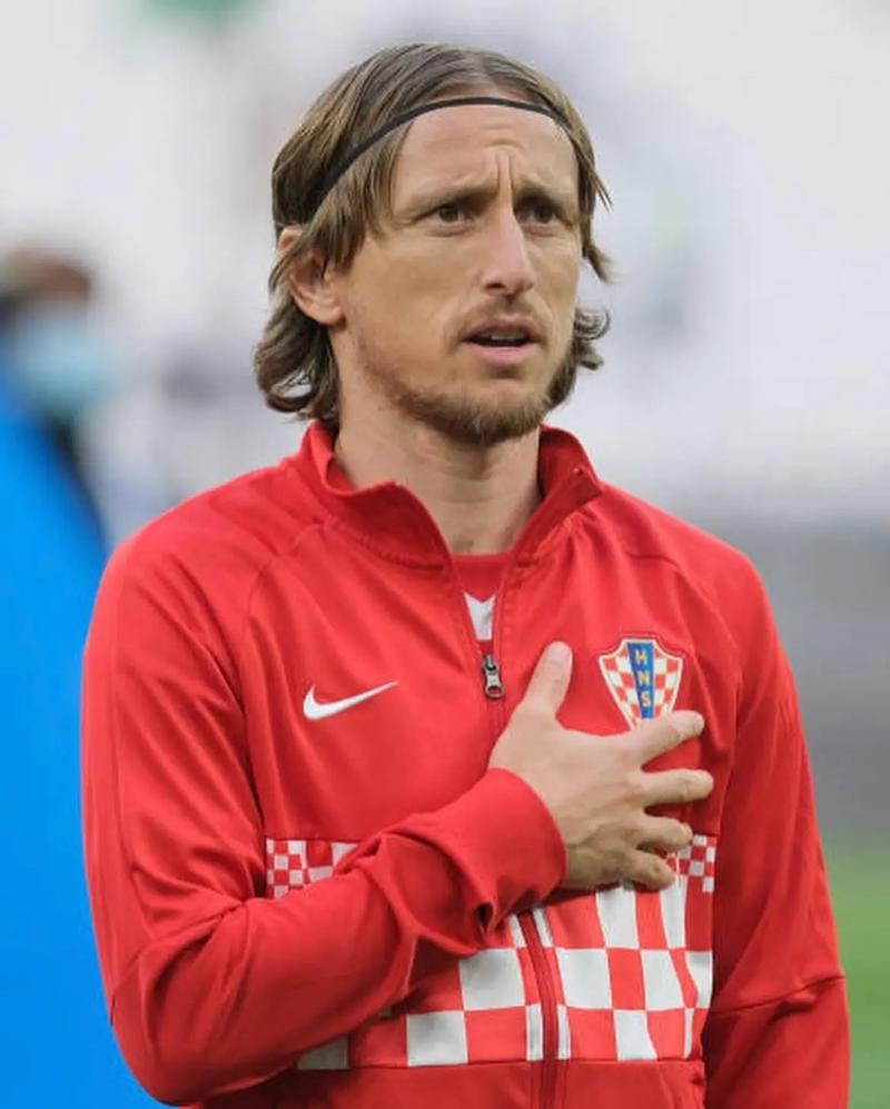 爱媒：奥林匹克峰会建议放宽对俄参赛限制，但欧足联仍维持禁令（爱媒称：奥林匹克峰会建议放松俄运动员参赛限制，欧足联禁令不变）