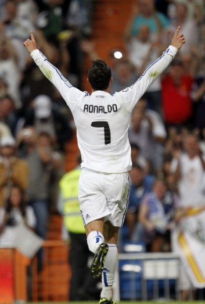 半场战报：皇马2-0毕包，姆巴佩一条龙建功+助攻卡马文加破门（半场战报：皇马2-0毕尔巴鄂，姆巴佩长途奔袭破门并助攻卡马文加）