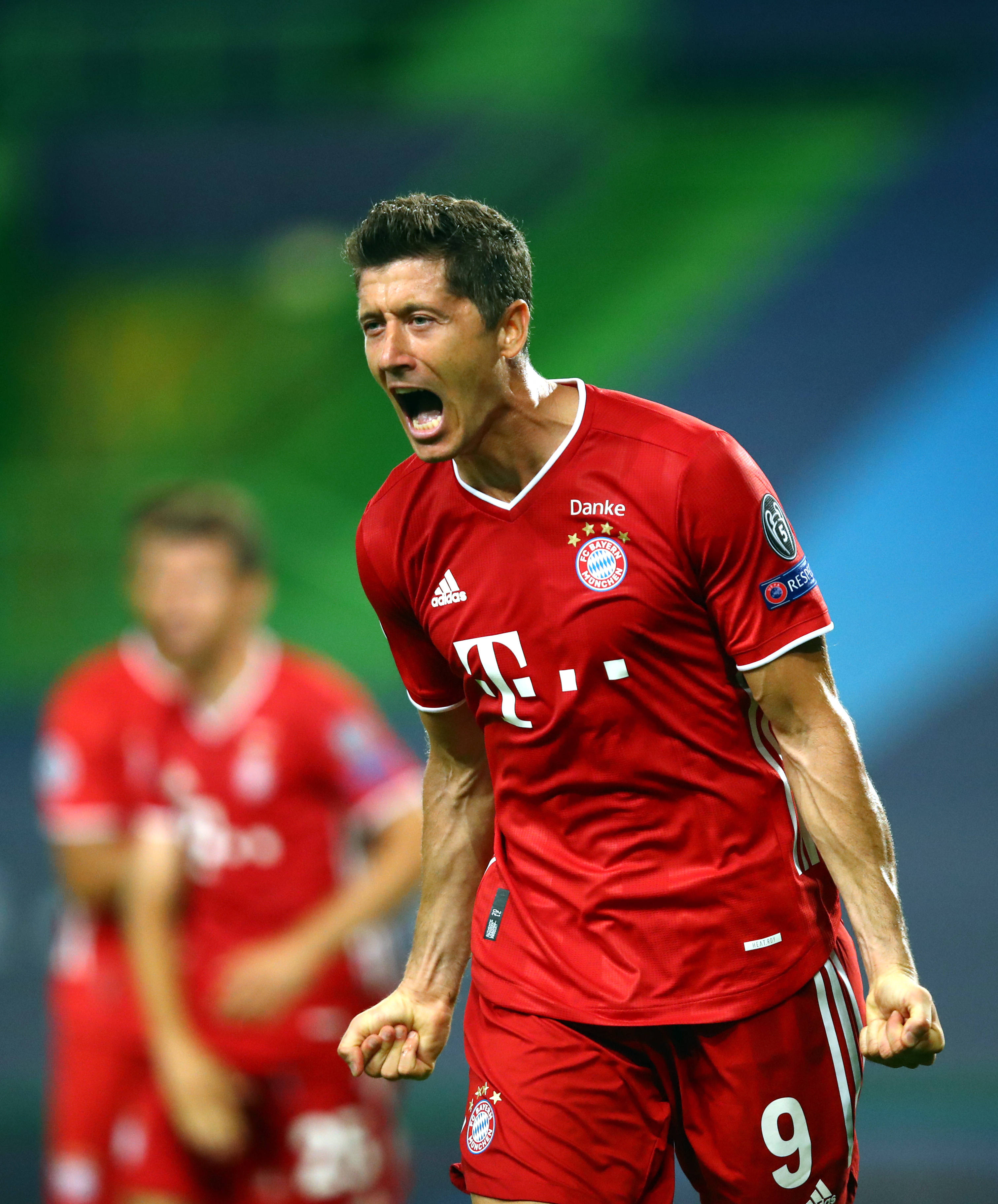 扑救率85.2%场均丢球0.57，斯维拉尔两项数据五大联赛门将第一（斯维拉尔以85.2%扑救率和场均0.57失球领跑五大联赛门将）