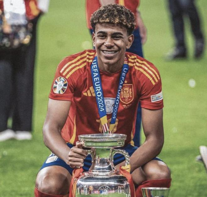 早报：皇马主场翻车，那不勒斯登意甲榜首（晨报：皇马主场失利，那不勒斯领跑意甲）